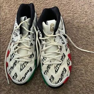 Nike Kyrie 4 -BHM Equality